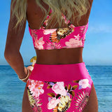 Bikini ar kontrastējošu ziedu rakstu un šķēlumu